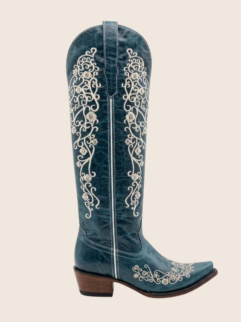 Bota De Res Color Azul Con Bordado, Estoperoles Y Pedreria Tubo Alto